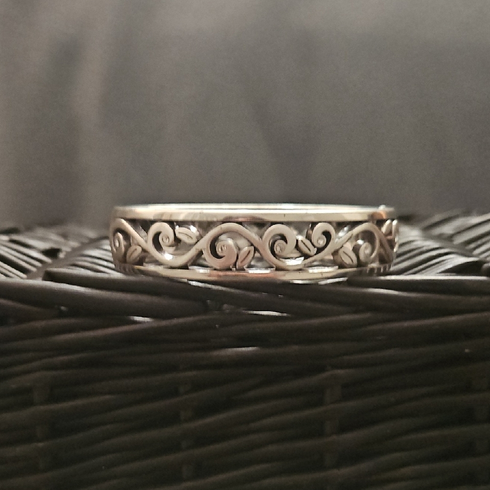 Elegant Silver Swirl Bracelet